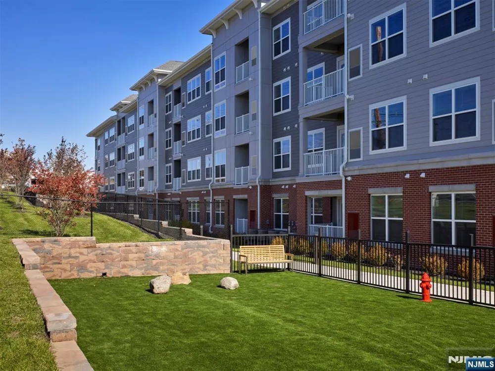 100 Eisenhower Parkway B1 Livingston, NJ 07039
