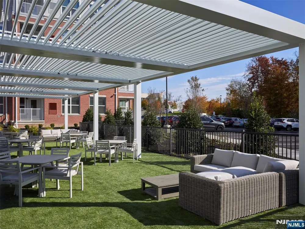 100 Eisenhower Parkway B1 Livingston, NJ 07039