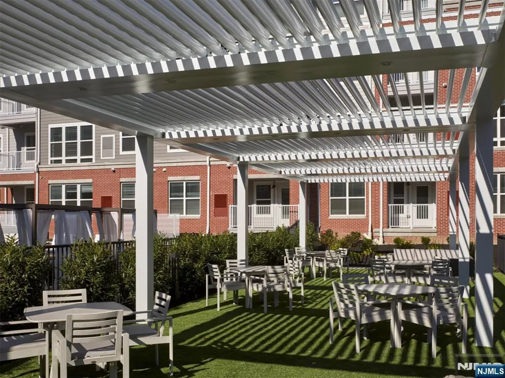 100 Eisenhower Parkway B1 Livingston, NJ 07039