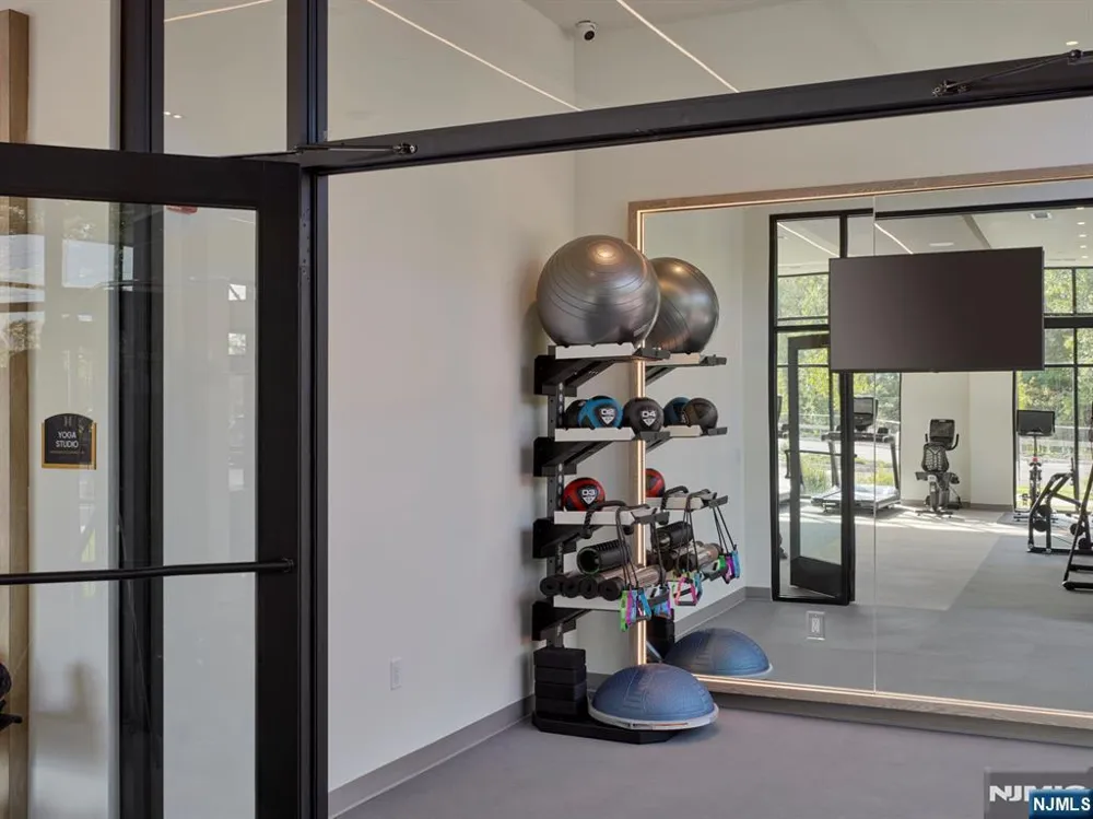 100 Eisenhower Parkway B1 Livingston, NJ 07039