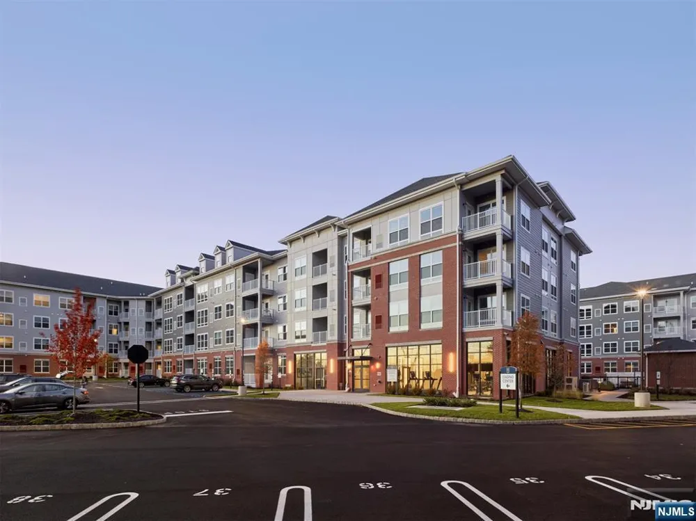 100 Eisenhower Parkway B1 Livingston, NJ 07039