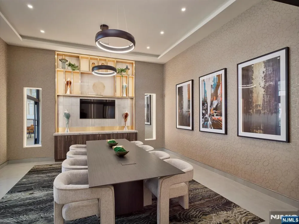 100 Eisenhower Parkway B1 Livingston, NJ 07039