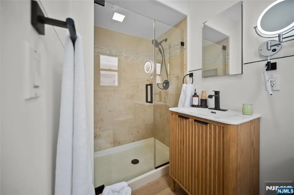 809 2nd Street 2 Secaucus, NJ 07094
