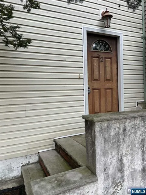 162 Paris Avenue 2