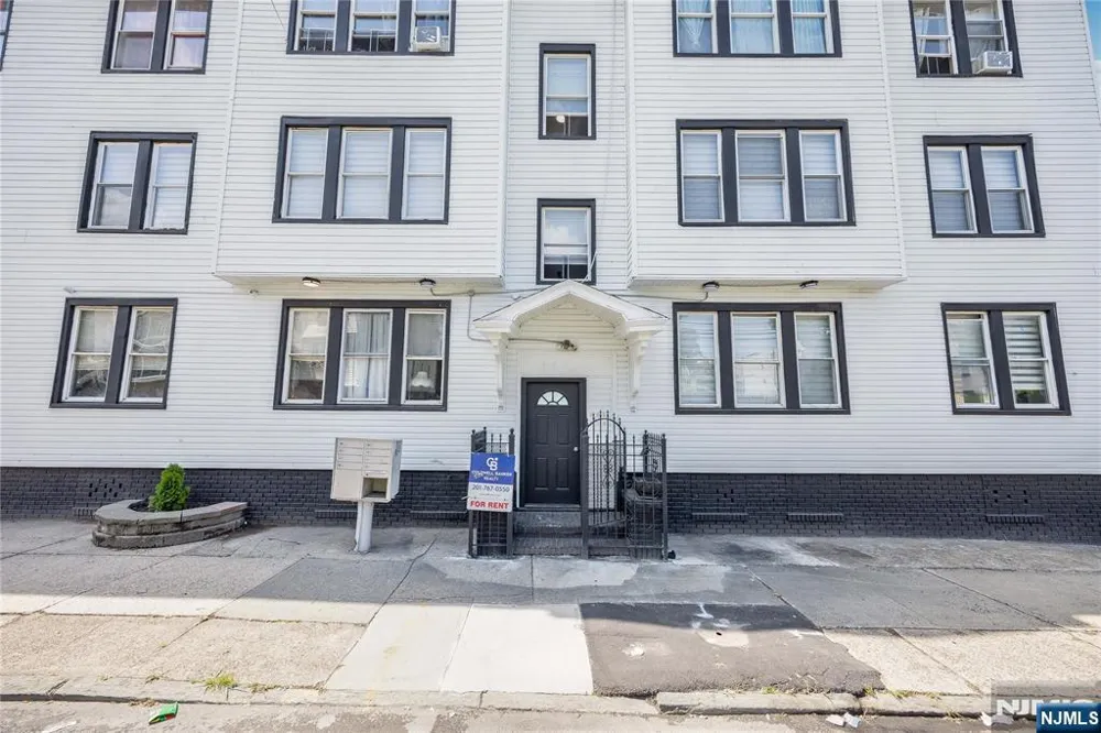 463 21st Street Irvington, NJ 07111