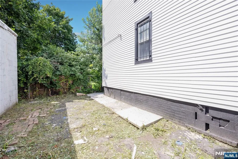 463 21st Street Irvington, NJ 07111