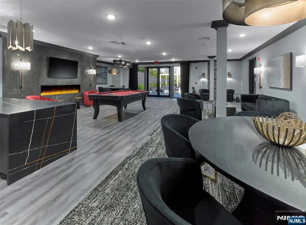 8 Tice Road 215 Franklin Lakes, NJ 07417