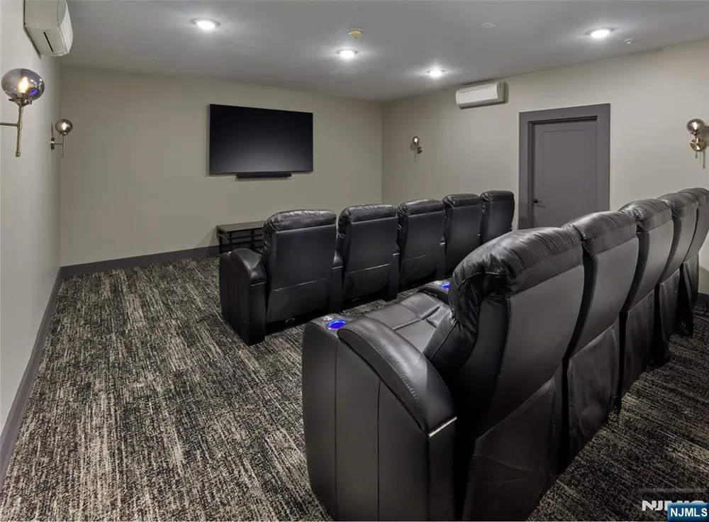 8 Tice Road 215 Franklin Lakes, NJ 07417