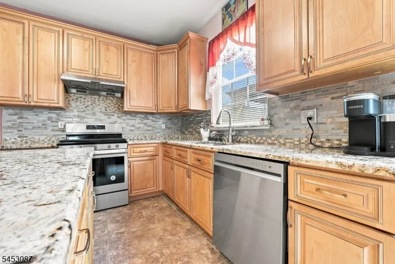 17 Grant Way Lopatcong, NJ 08865