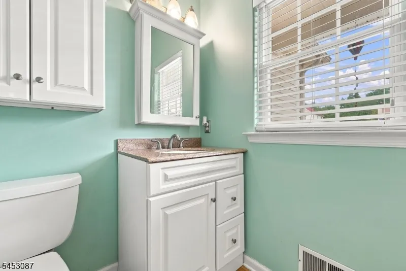 17 Grant Way Lopatcong, NJ 08865