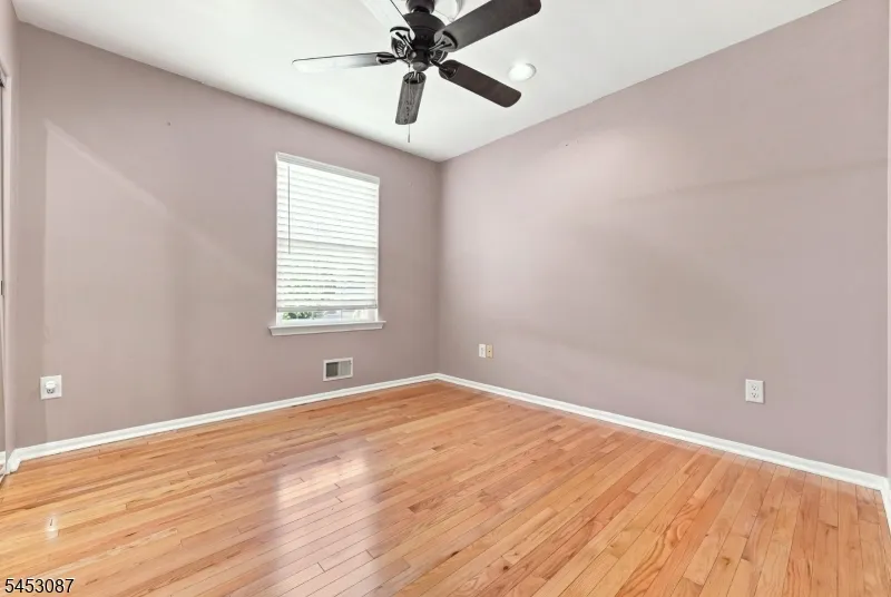 17 Grant Way Lopatcong, NJ 08865