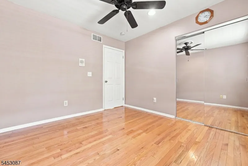 17 Grant Way Lopatcong, NJ 08865