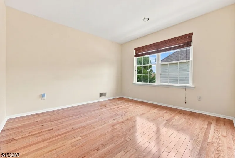 17 Grant Way Lopatcong, NJ 08865