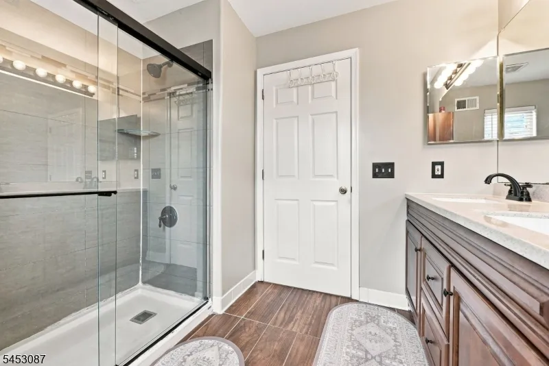 17 Grant Way Lopatcong, NJ 08865