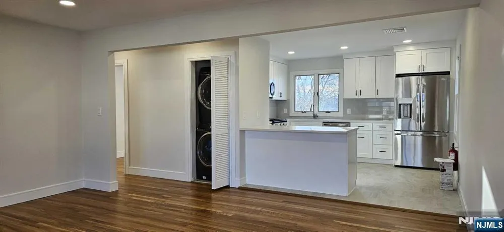 2 3rd Street 2 Elmwood Park, NJ 07407