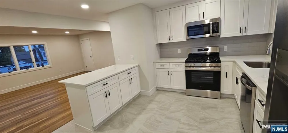 2 3rd Street 2 Elmwood Park, NJ 07407