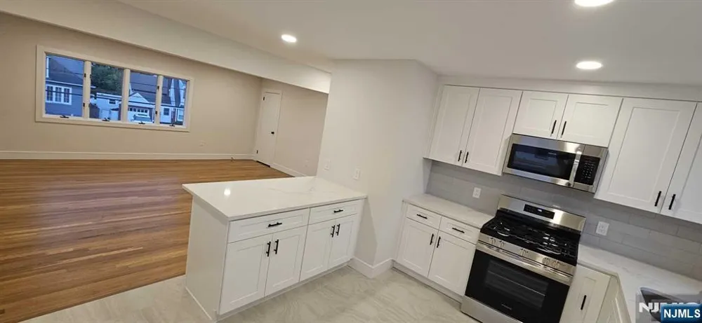 2 3rd Street 2 Elmwood Park, NJ 07407