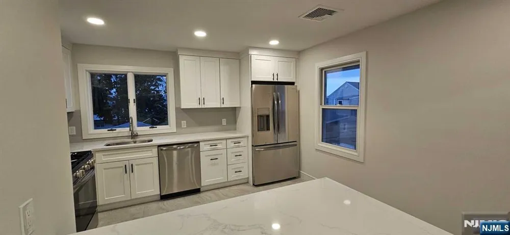 2 3rd Street 2 Elmwood Park, NJ 07407