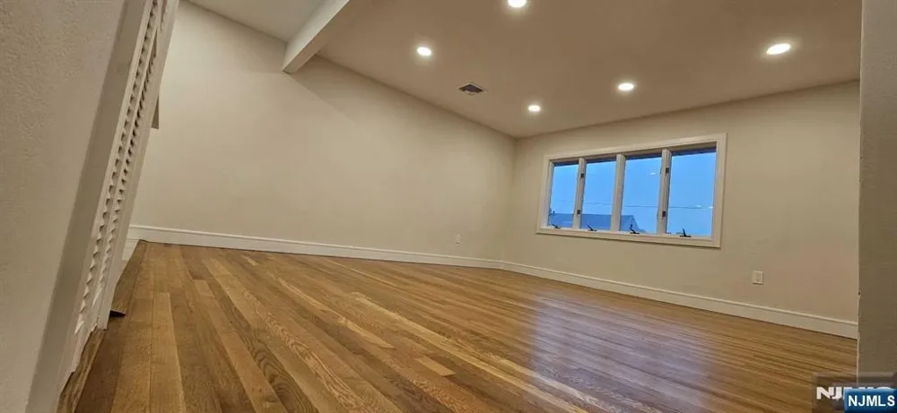 2 3rd Street 2 Elmwood Park, NJ 07407