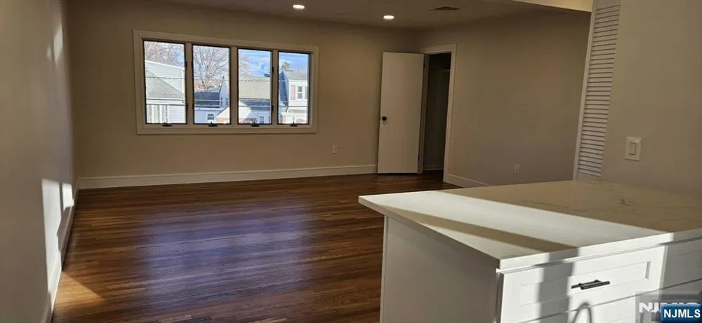 2 3rd Street 2 Elmwood Park, NJ 07407
