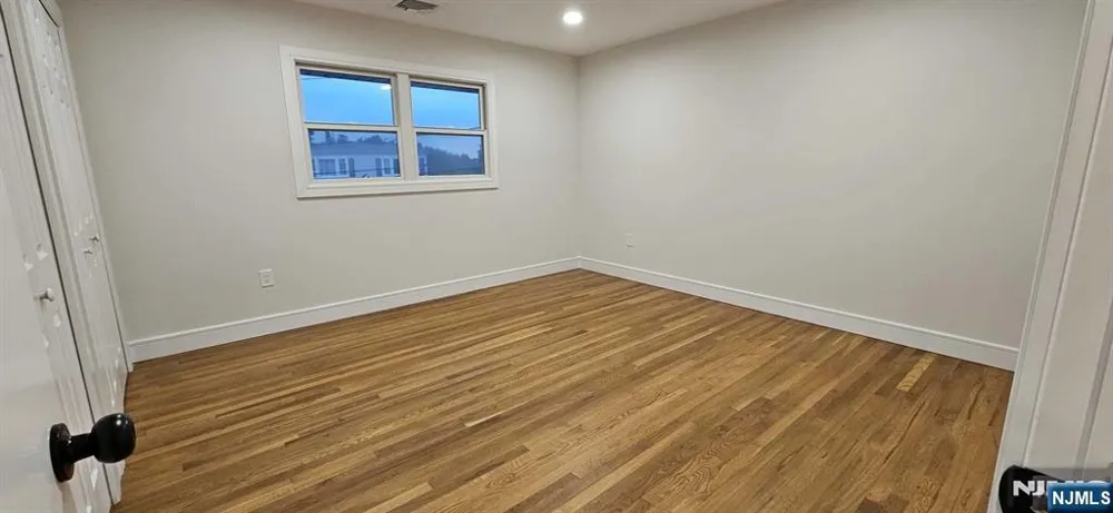 2 3rd Street 2 Elmwood Park, NJ 07407