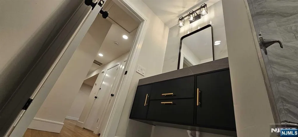 2 3rd Street 2 Elmwood Park, NJ 07407