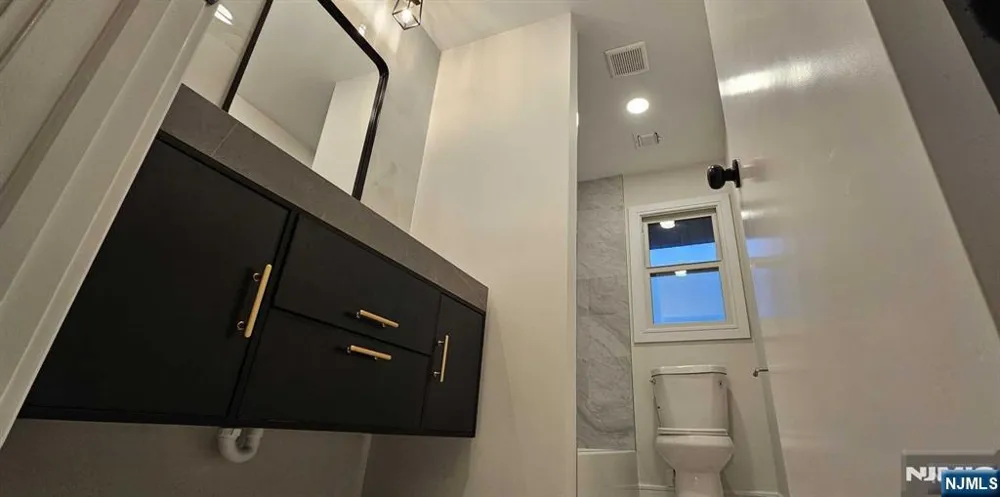 2 3rd Street 2 Elmwood Park, NJ 07407