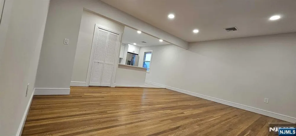2 3rd Street 2 Elmwood Park, NJ 07407