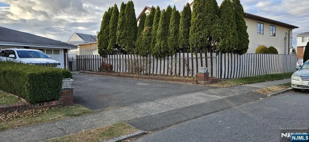 2 3rd Street 2 Elmwood Park, NJ 07407