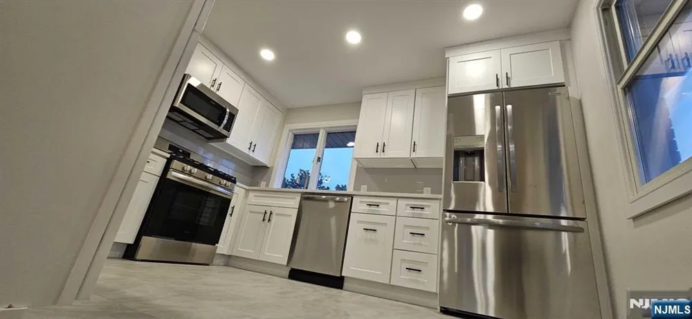 2 3rd Street 2 Elmwood Park, NJ 07407
