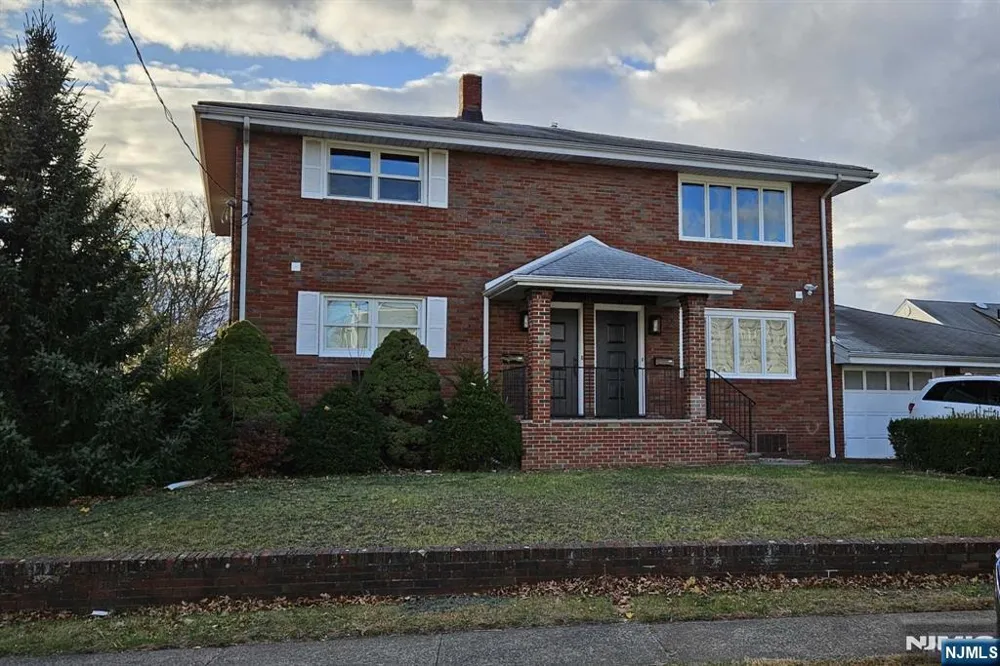 2 3rd Street 2 Elmwood Park, NJ 07407
