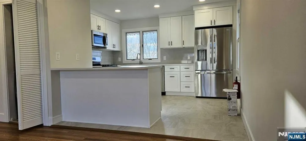 2 3rd Street 2 Elmwood Park, NJ 07407