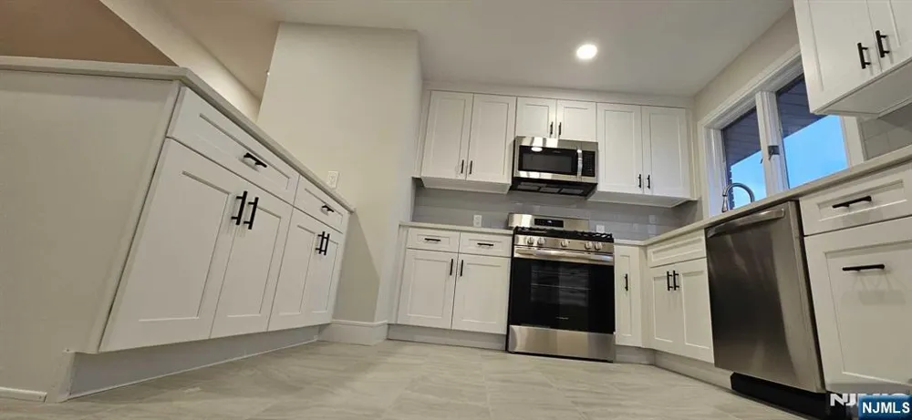 2 3rd Street 2 Elmwood Park, NJ 07407
