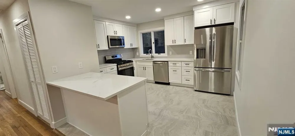 2 3rd Street 2 Elmwood Park, NJ 07407