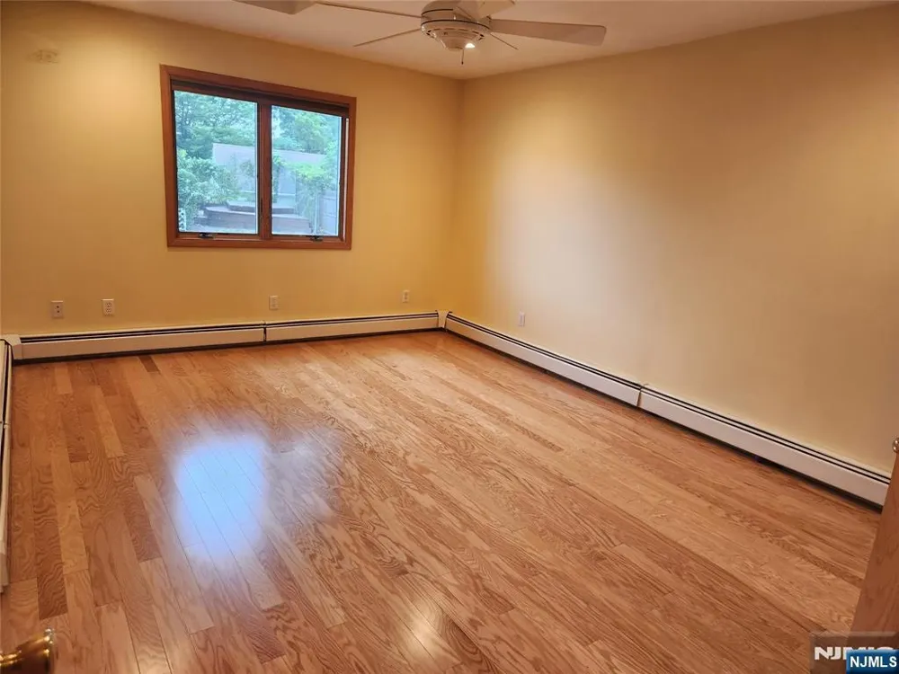 150 Thomas Drive Paramus, NJ 07652