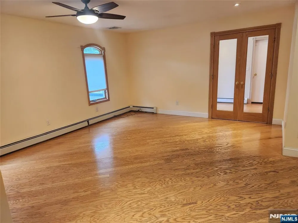 150 Thomas Drive Paramus, NJ 07652