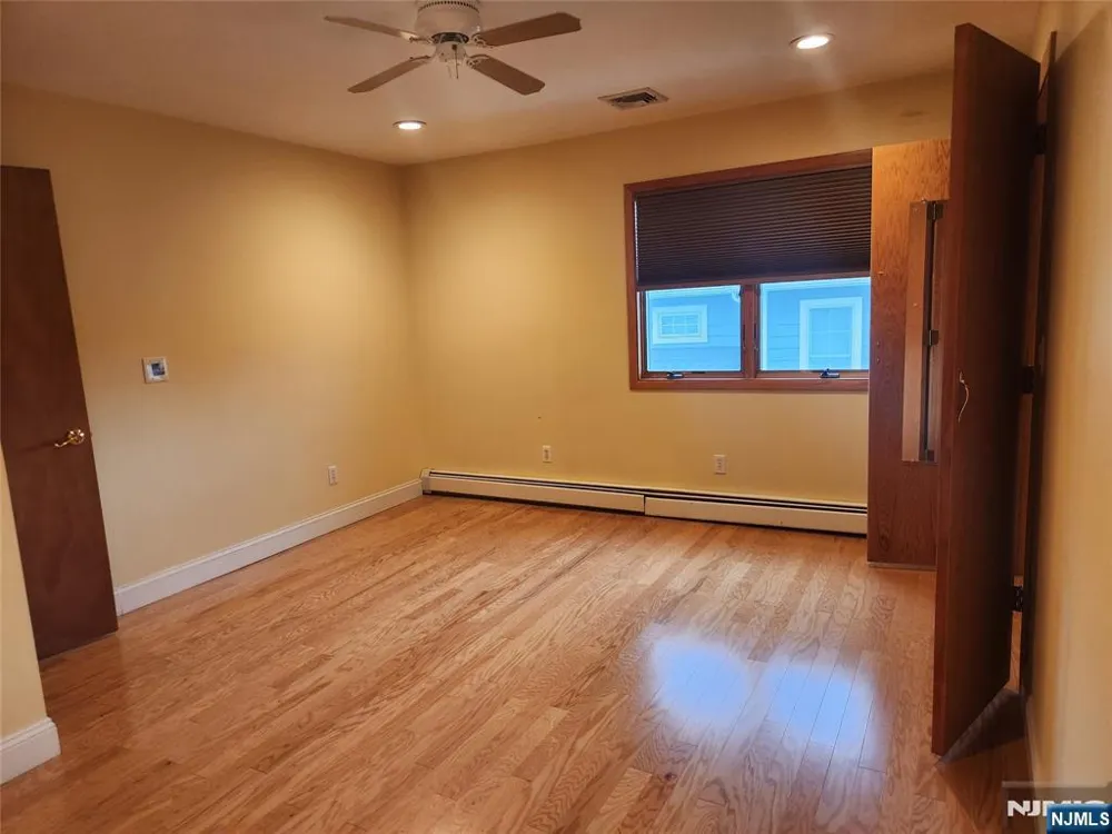 150 Thomas Drive Paramus, NJ 07652