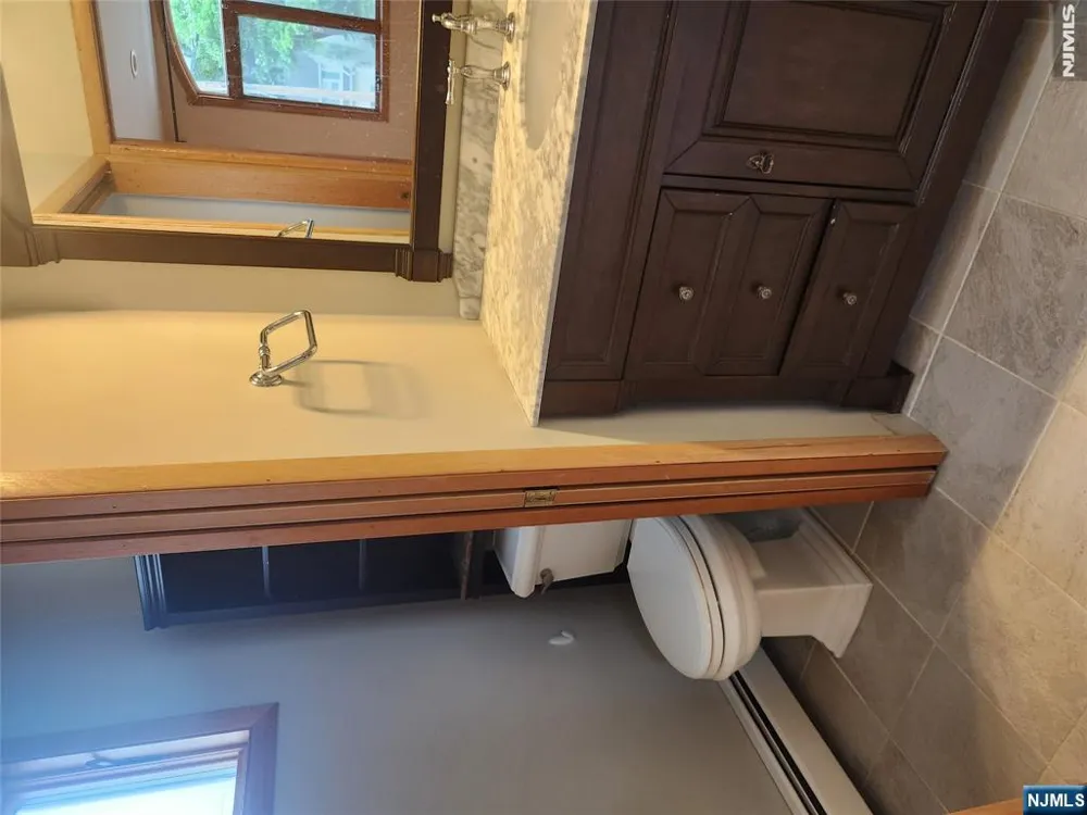 150 Thomas Drive Paramus, NJ 07652
