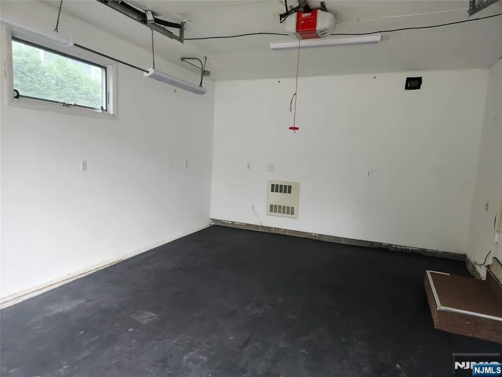 150 Thomas Drive Paramus, NJ 07652