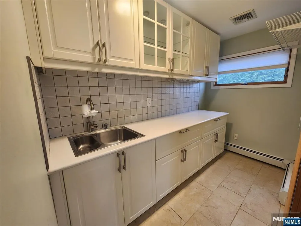 150 Thomas Drive Paramus, NJ 07652