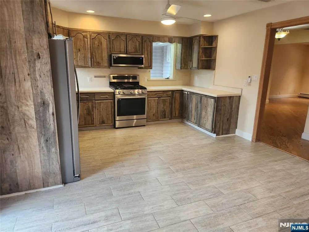 150 Thomas Drive Paramus, NJ 07652
