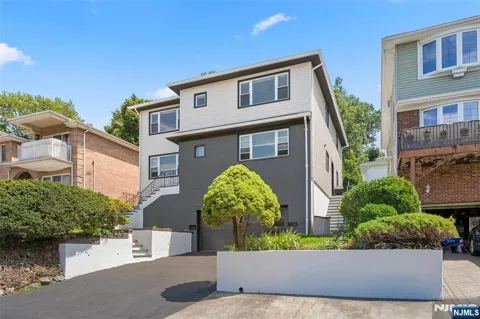 432 Oak Street