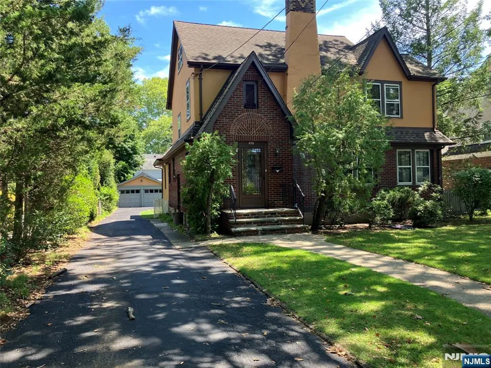325 Bogert Avenue Ridgewood, NJ 07450