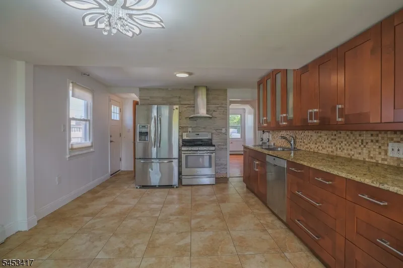 211 Bradford Ave Linden City, NJ 07036
