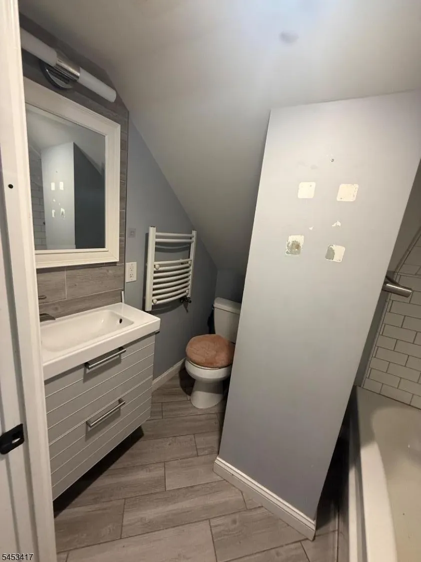 211 Bradford Ave Linden City, NJ 07036