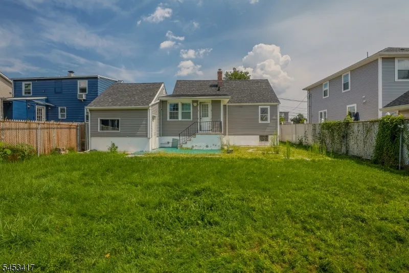 211 Bradford Ave Linden City, NJ 07036