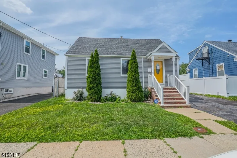 211 Bradford Ave Linden City, NJ 07036