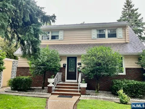 175 Euclid Avenue 2nd Flooor