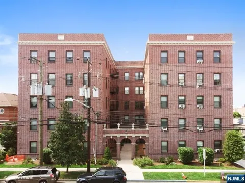 855 Broad Avenue B2