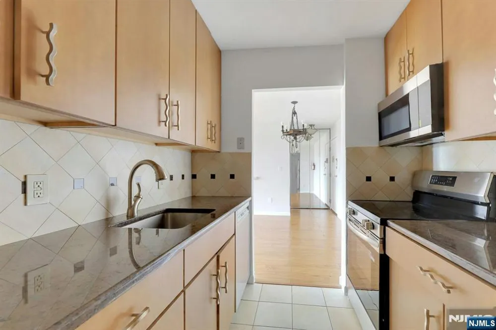 9019 Wall 6B North Bergen, NJ 07047